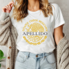 Playera Blanca Personalizada Escudo Mexicano Dorado con Apellido en Negro Para Mujer Frente