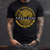 Playera Negra Personalizada Escudo Mexicano Dorado con Apellido en Blanco Para Hombre Frente