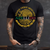 Playera Negra Personalizada Escudo Mexicano Dorado con Apellido en Color Para Hombre Frente